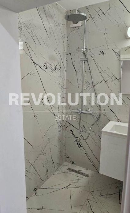 Тристаен апартамент в района на ХЕИ!