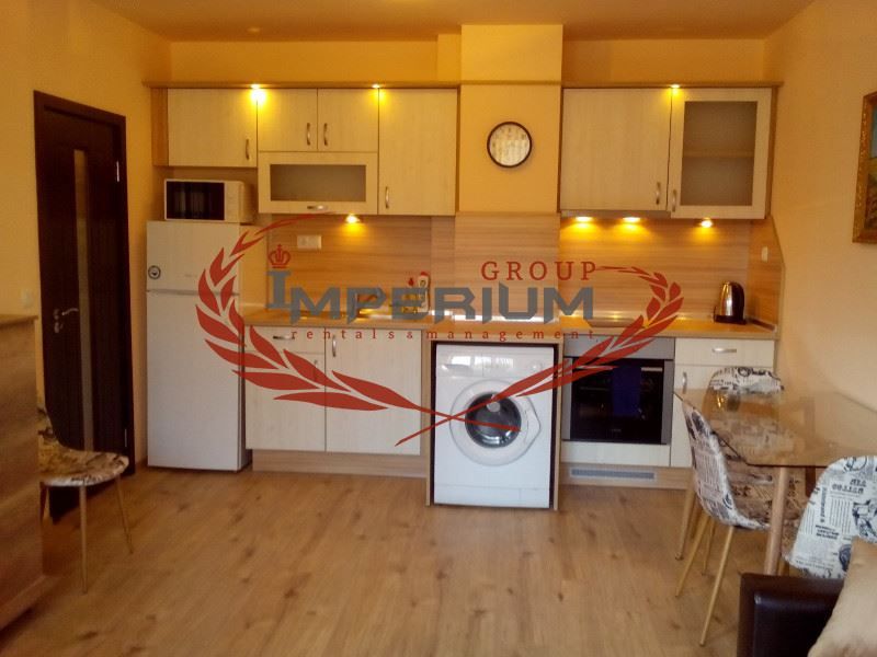 Двустаен обзаведен апартамент под наем в централната част на град Вар