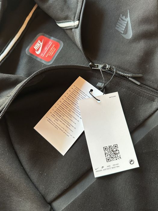Детски,памучен,черен екип Nike с активен заден джоб на долнището и бродирано лого