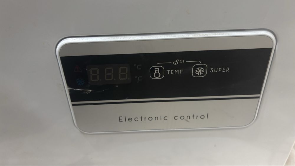 Нова фризерна ракла MIDEA,142 литра,Цифров контрол, Функция Хладилник