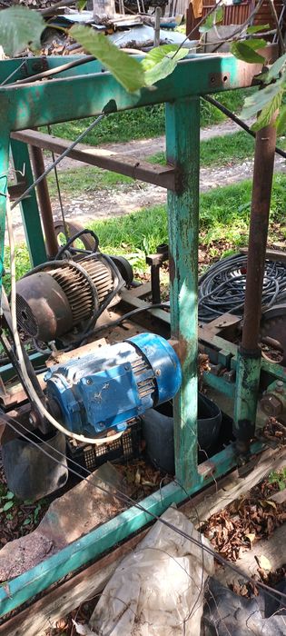 Vînd bazic orizontal forte puțin folosit cu ridicare coborâre la