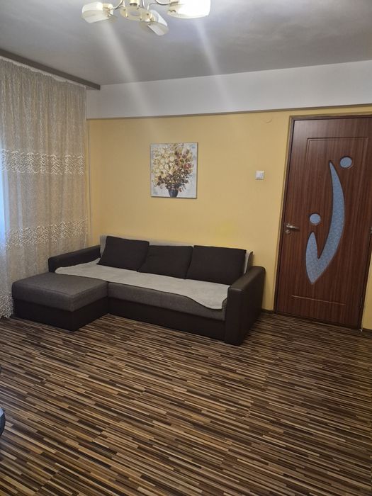 Închiriez apartament