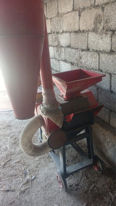 Дробилка измельчитель зерна и травы