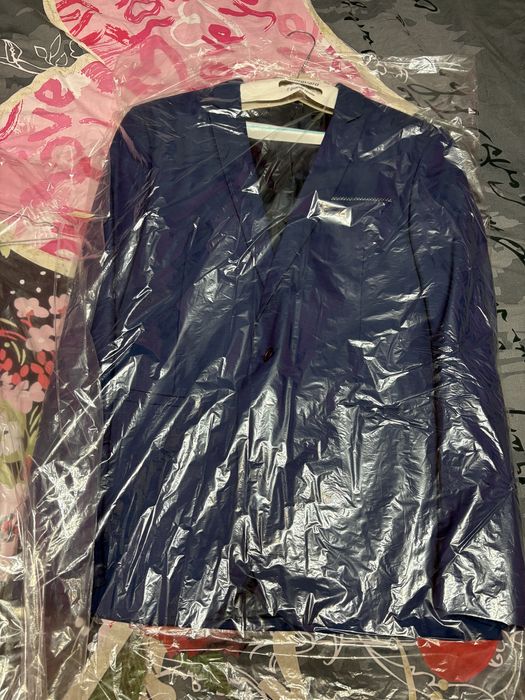 Син официален костюм