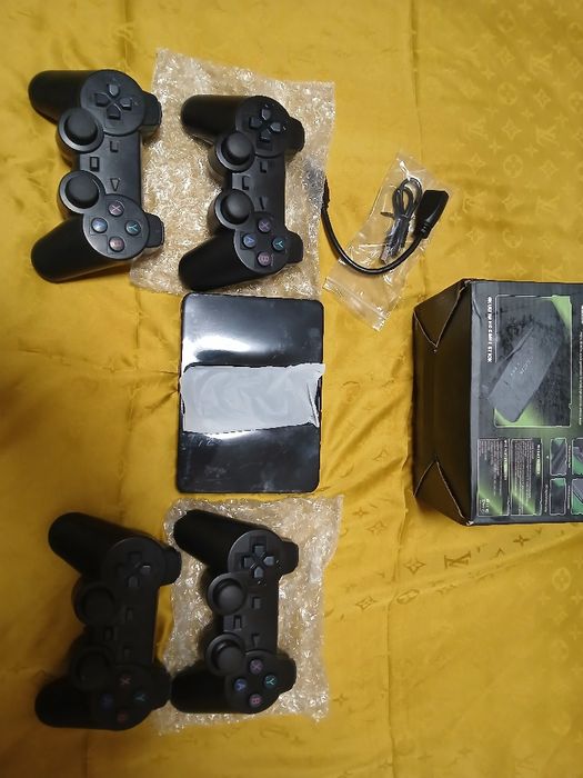 Assalom alekum Pristavka sotiladi 64gb Xar xil Uyinlar bor 2kishi