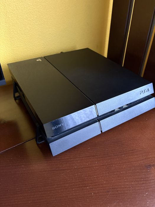 Продам PS4 Fat. 512Gb.