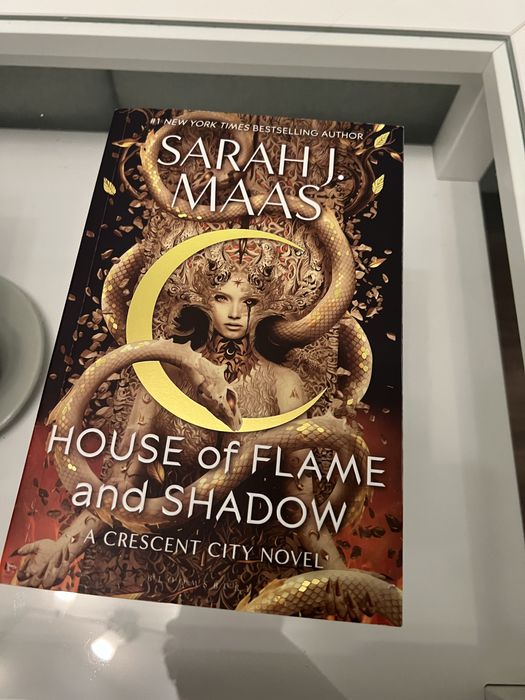 Книга Sarah J. Maas - House of Flame and Shadow/Дом на пламъци и сенки