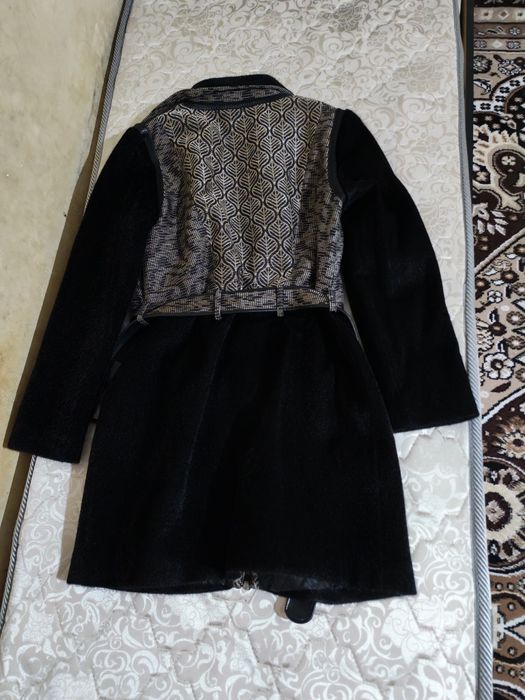 Ayollar kiyimi kurtkasi