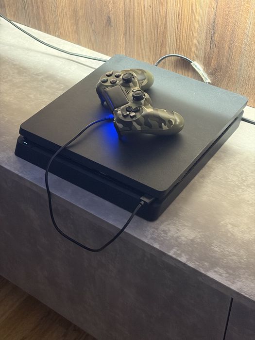 Play station 4 slim