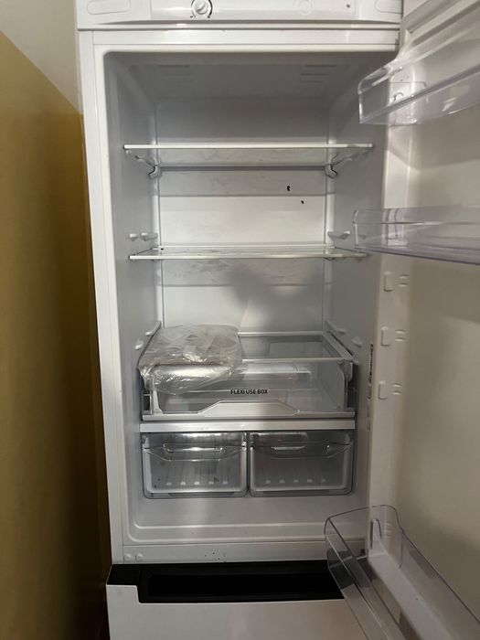 Холодильник indesit