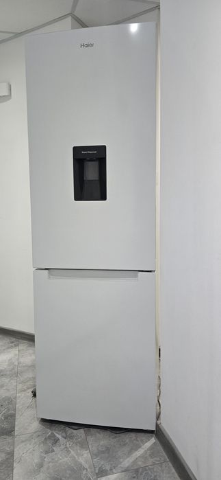 Продавам Хладилник с фризер Haier
