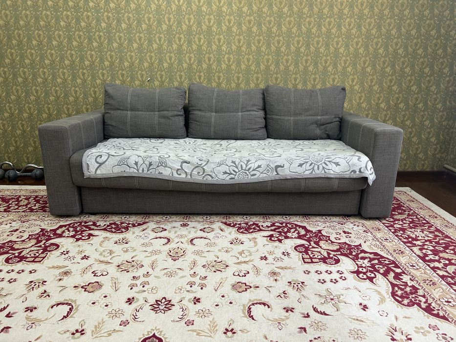 Диван серый длинный