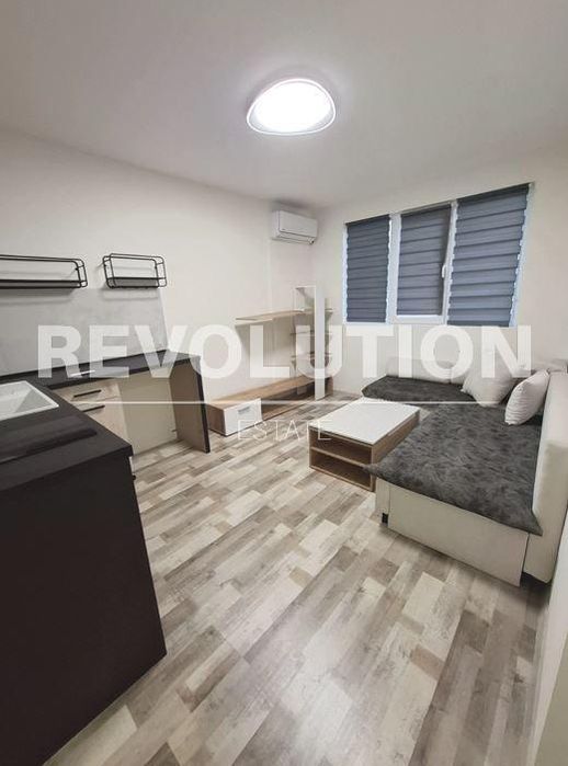 Дава се под наем Двустаен апартамент в Варна, Колхозен пазар - 50 кв.м за 348.84 € - Снимка #1