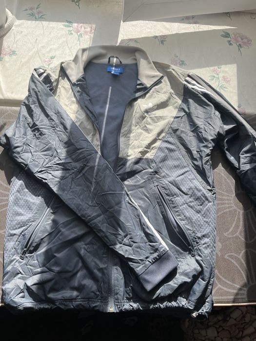 Продам Ветровку Adidas lightweight jacket