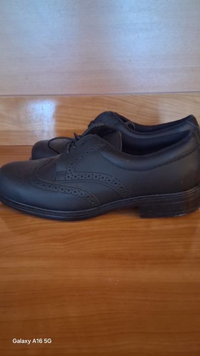 Vand pantofi Manager cu bombeu de fier  noi  Marimea 39 .Preț 150 lei