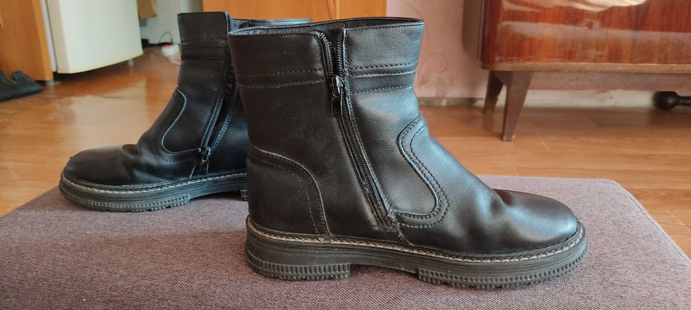 Продам зимние ботинки на мальчика