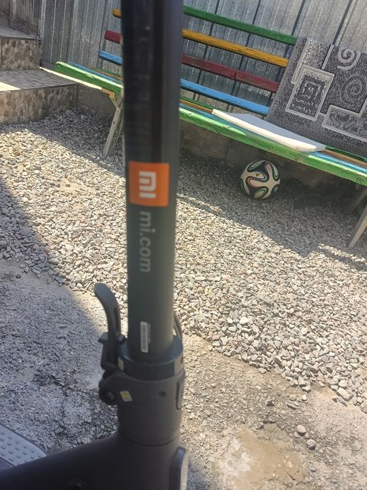 Продам электросамокат xiaomi