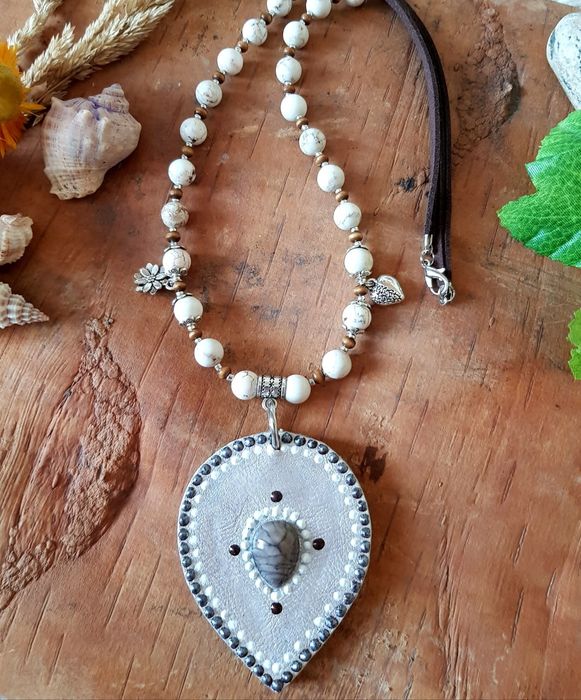 Продам колье ручной работы.