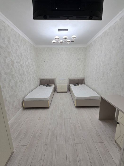 Квартира сотилади 103кв 8каватлик дом 4каватда жойлашган хама жихозлар