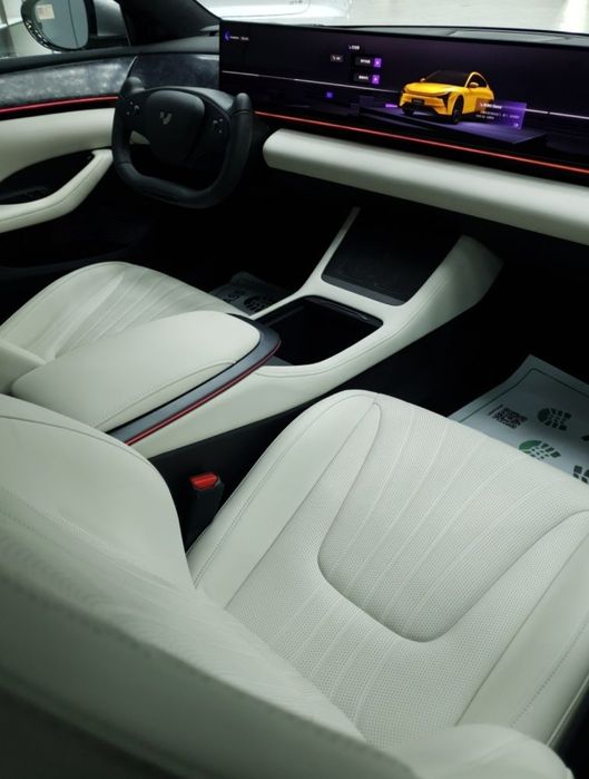 Geely Ji Yue 07P Robo car