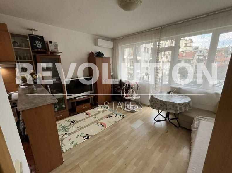Дава се под наем Двустаен апартамент в Варна, Автогара - 52 кв.м за 348.84 € - Снимка #1
