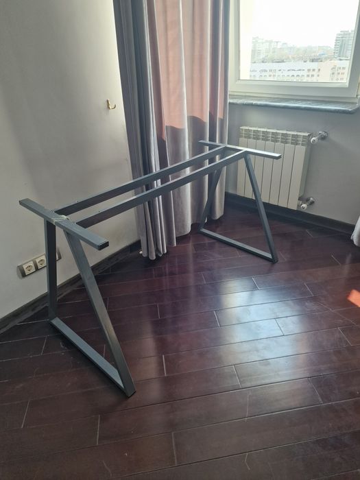 Стол новый бежевый