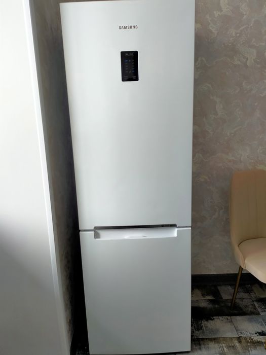 Холодильник трёх камерный