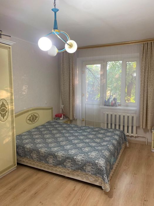 Продам спальный гарнитур с матрасом