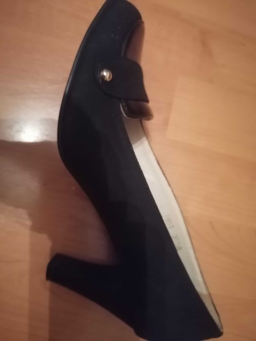 Vând pantofi Guban dama din piele naturala