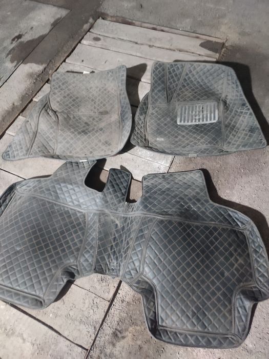 Коврики на автомобиль