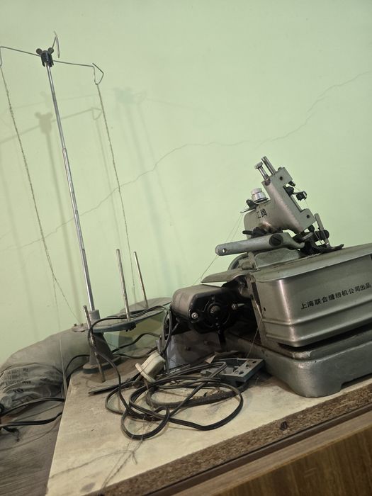 Продаётся оверлочная машинка. В рабочем состоянии.