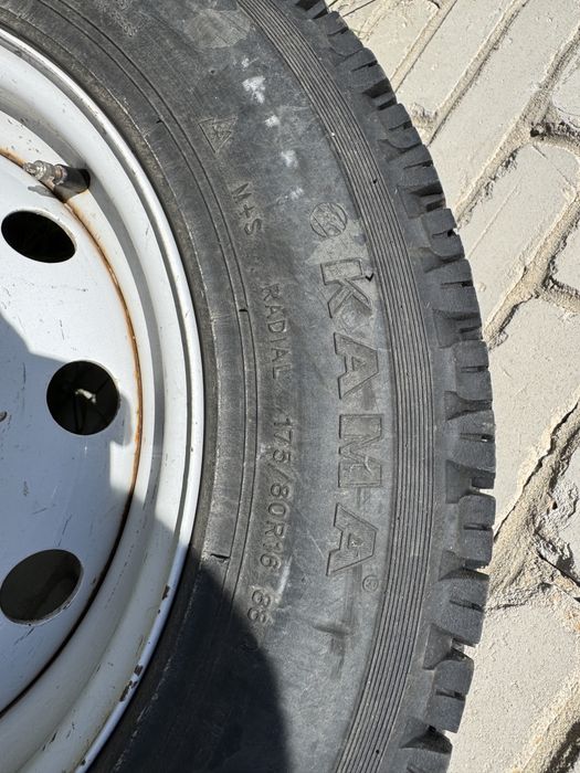 Продам резину с шипами И511 R16
