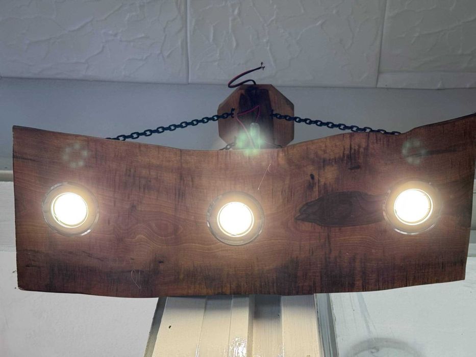 Ръчно изработена стойка за вино