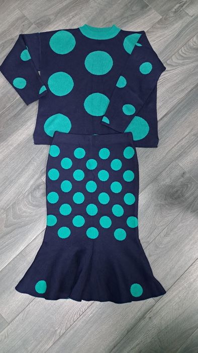 Fusta si pulover-set marimea S