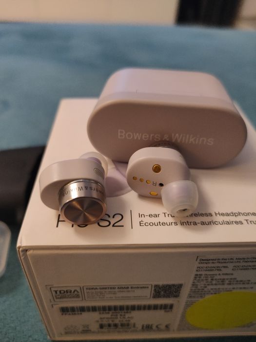 Bowers & Wilkers Pi5 S2 purple