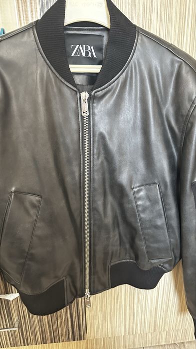 Дамско бомбър яке на Zara