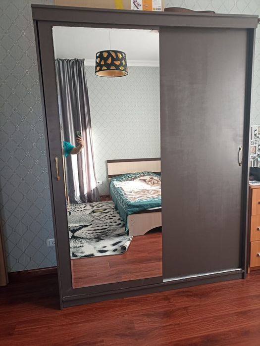 Шкаф-купе с зеркалом
