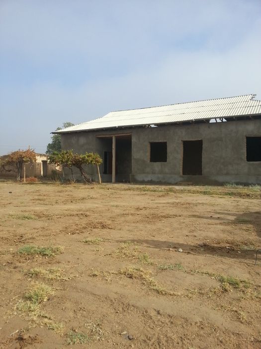 Hovli sotiladi srochna