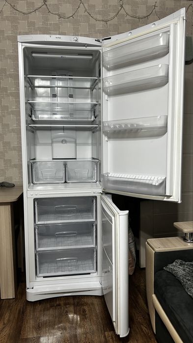 Холодильник Indesit