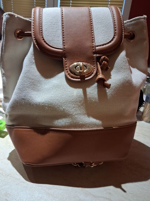 Дамска компактна раничка  нова бежово кафява елегантна