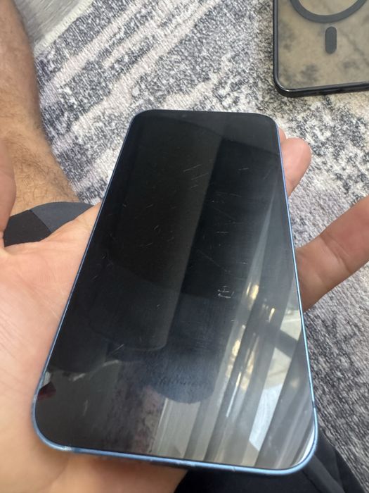 Iphone 13 de 128 gb orice retea , are zgarieturi