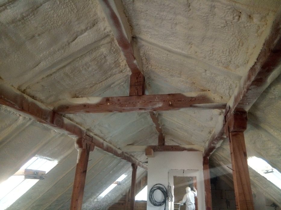 Izolatie/Izolații cu spumă poliuretanica termică și fonica