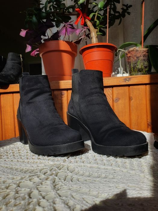 Велурени дамски ботуши