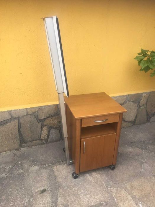 Шкаф с изтеглящ механизъм