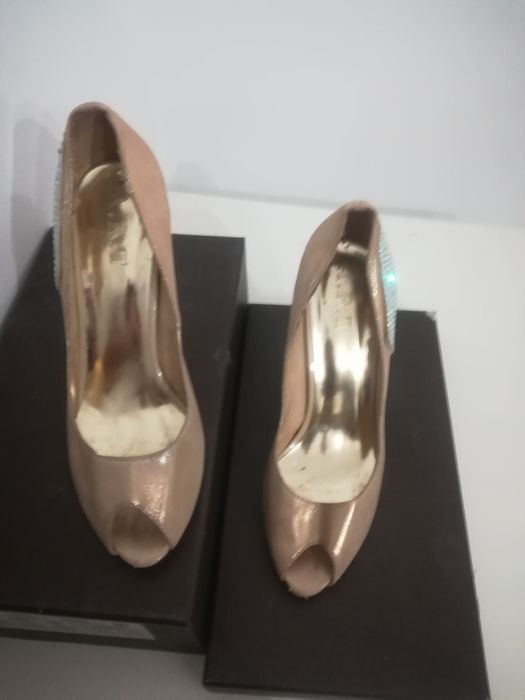 Туфли на каблуках