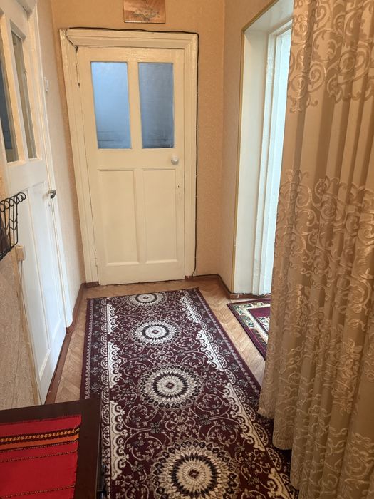 Срочно. Чирчик. Продается 3-комнатная квартира. Сталинка