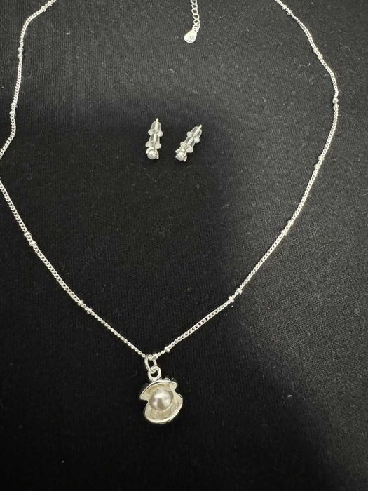 Нов сребърен комплект колие и обеци с перли