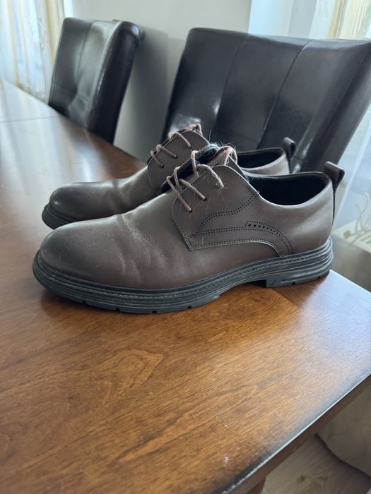 Vand pantofi piele
