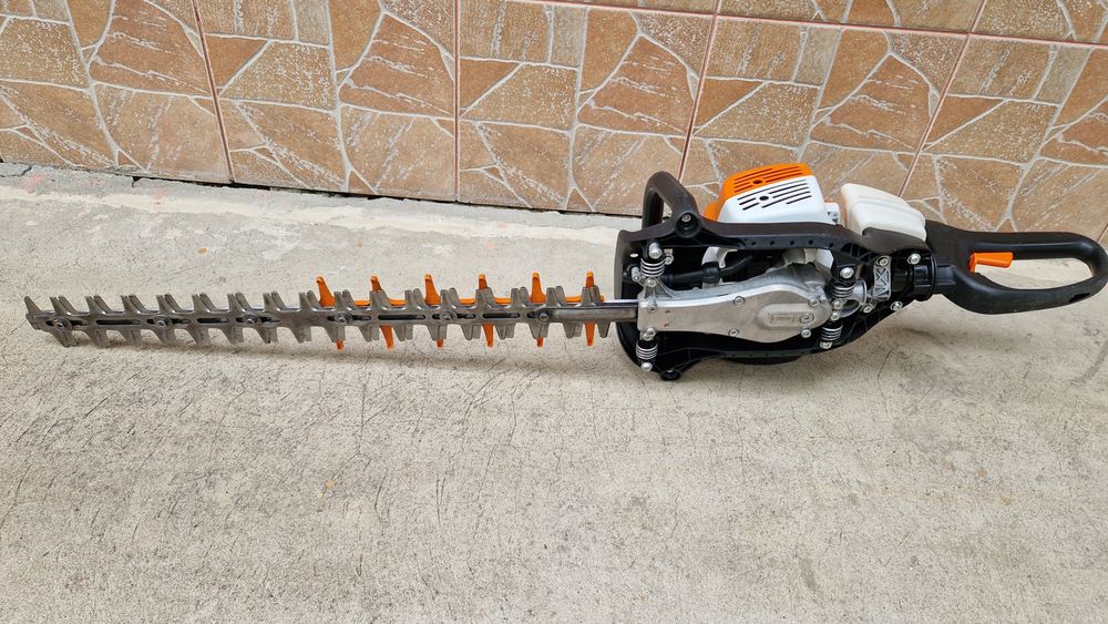 Foarfeca de tuns gard viu stihl HS 82r.