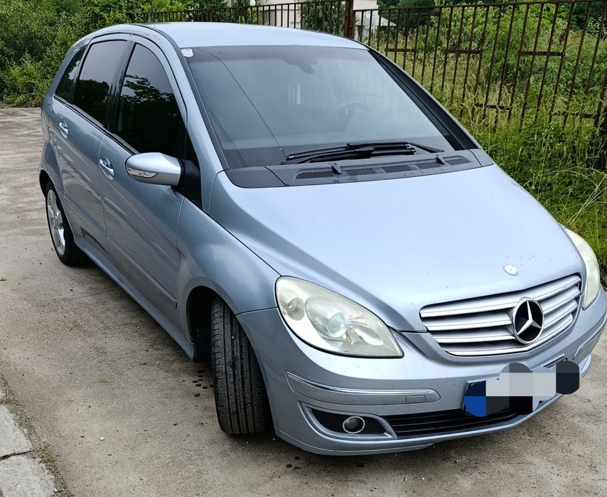 Автомобил mercedes B 180